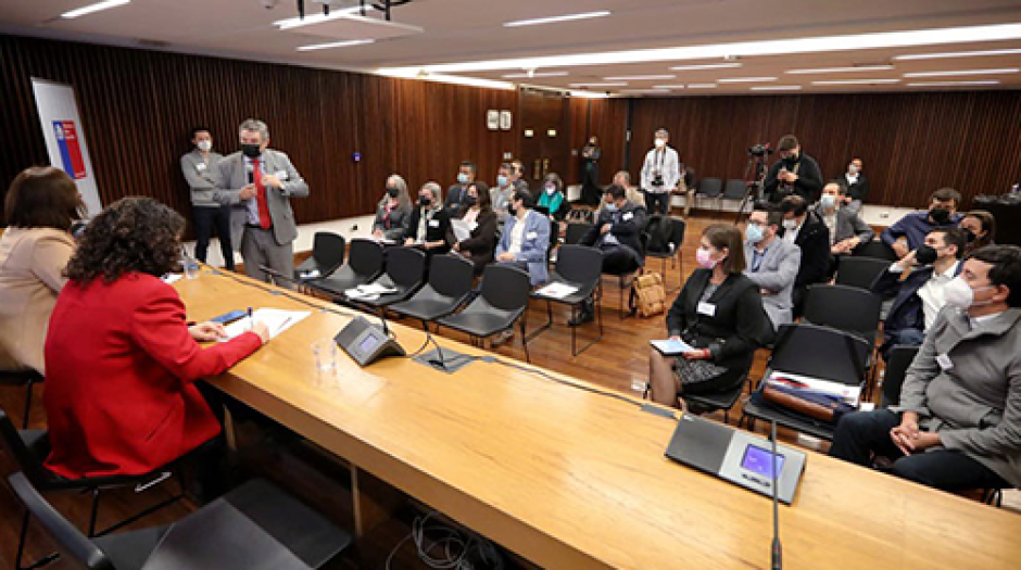 Ministra y subsecretaria encabezan primera jornada de planificación con Seremis del país.